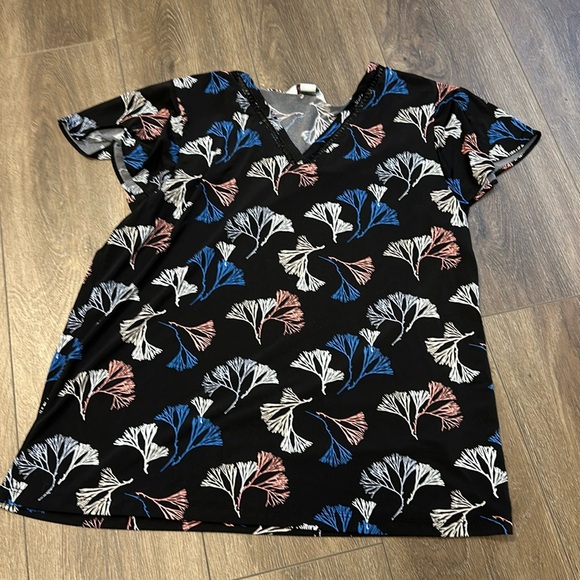 Liz Claiborne Tops - 🌿10 / $10🌿Liz Claiborne Blouse